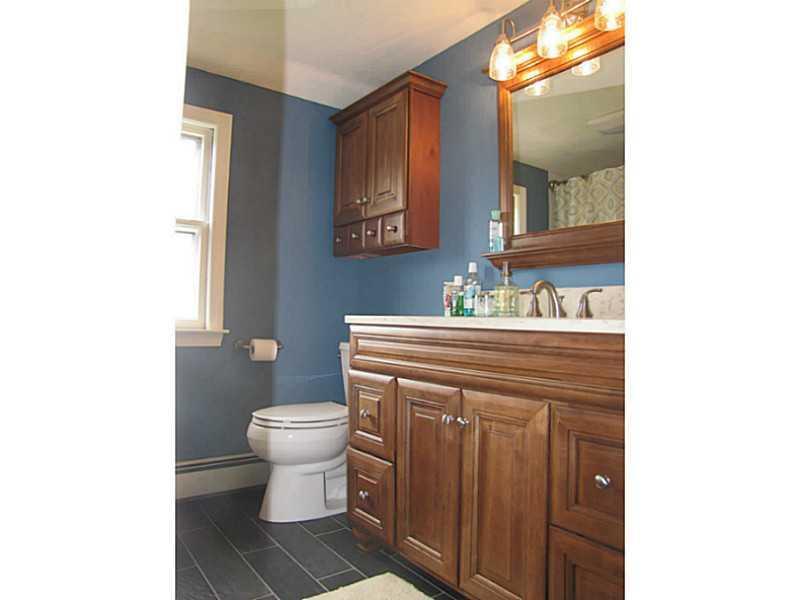 8 Pine Point Road Cape Elizabeth, ME 04107 - Photo 17 of 35 Bathroom.