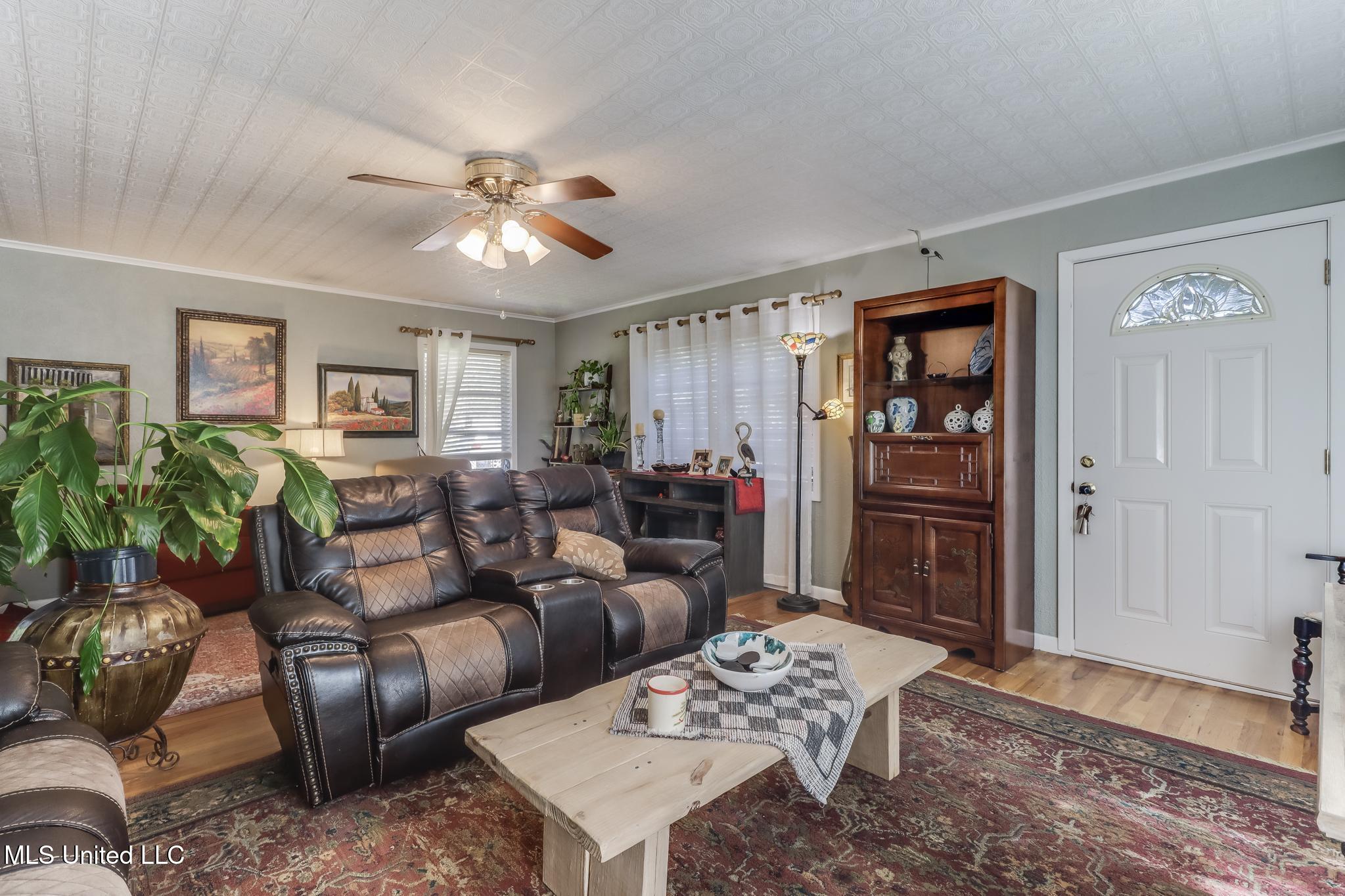 14160 John Clark Road Gulfport, MS 39503 - Photo 4 of 29 Living Room