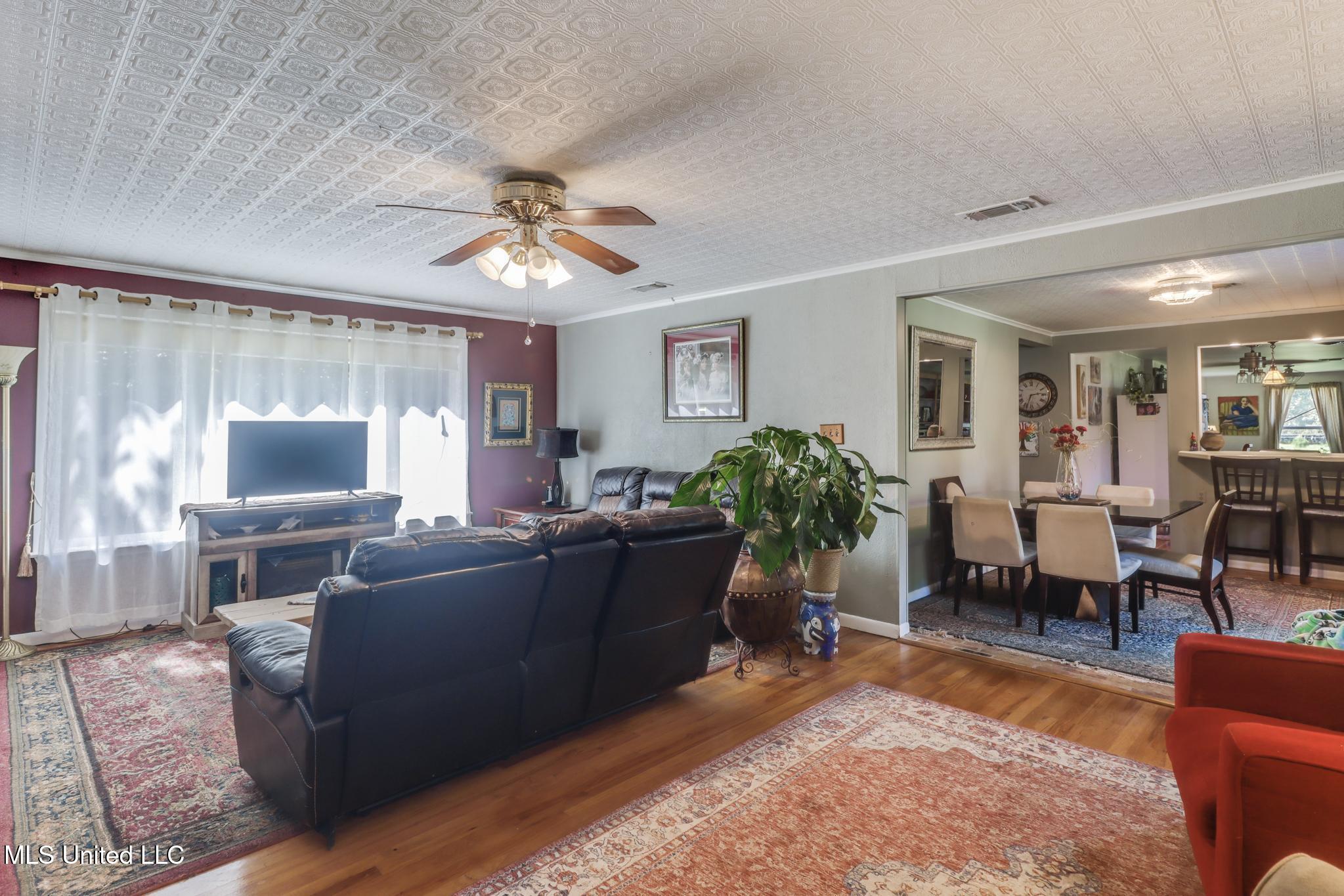 14160 John Clark Road Gulfport, MS 39503 - Photo 5 of 29 Living Room