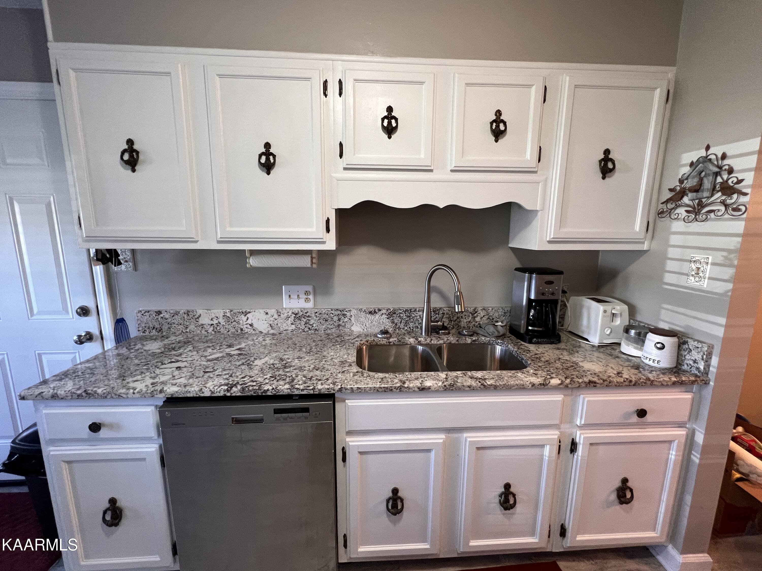7244 Deville Way Powell, TN 37849 - Photo 13 of 27 6A190355-72C9-472E-A636-1CA722593E9D