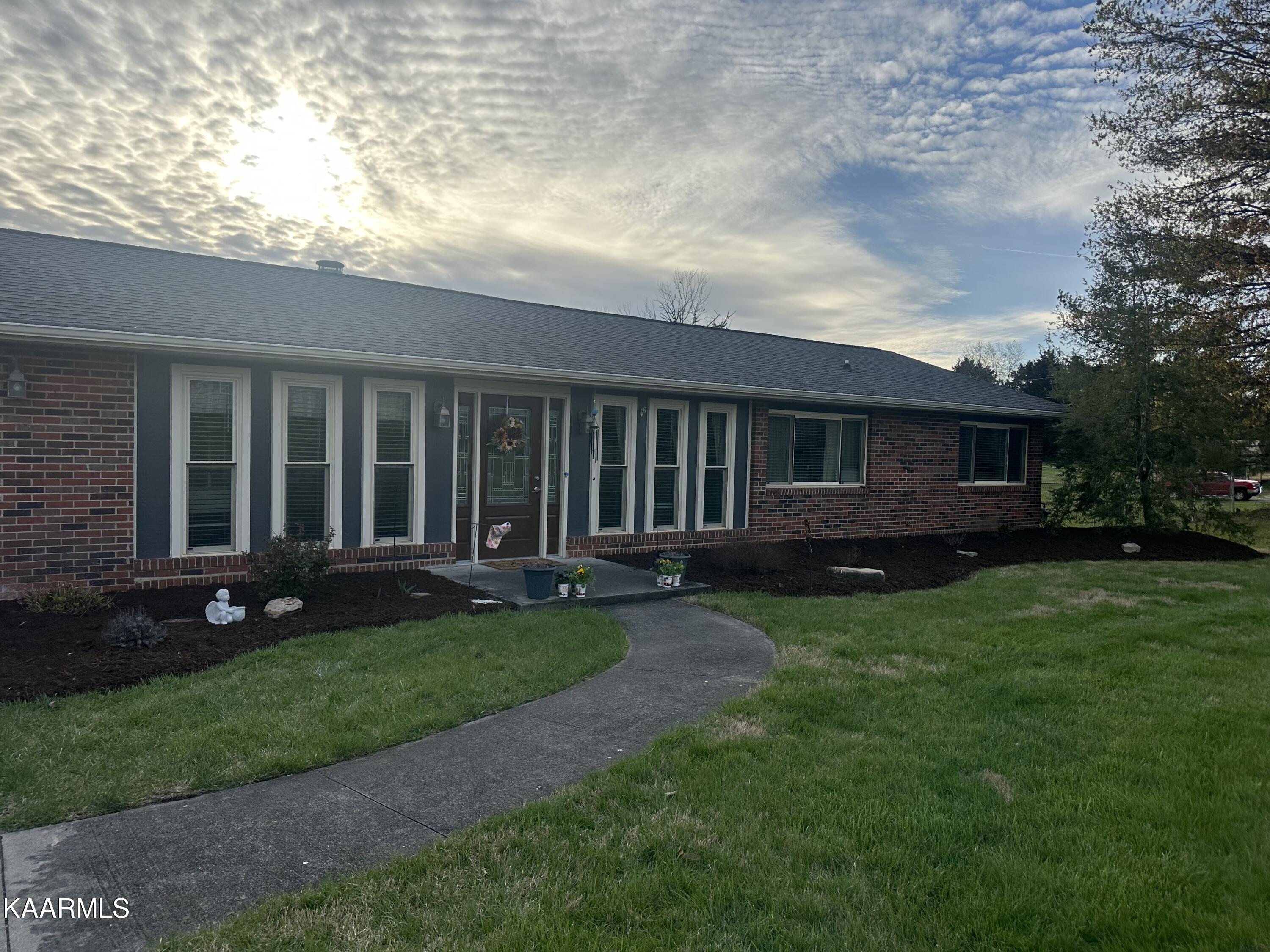 7244 Deville Way Powell, TN 37849 - Photo 4 of 27 E48A3B49-E088-48D1-97B2-AEAF102333C4