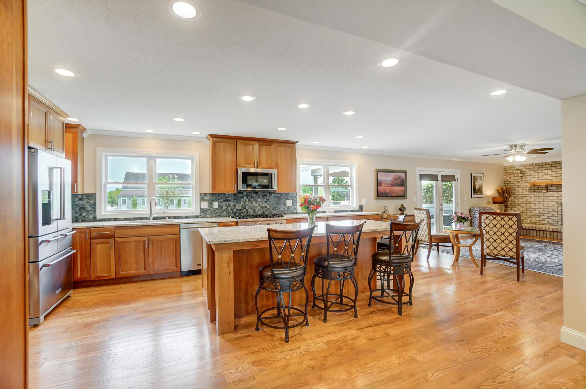 8205 Roberts Road Hilliard, OH 43026 - Photo 14 of 81 Kitchen