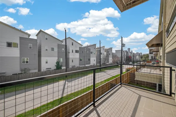 $2,300 | 405 Meadow Street, Houston, TX 77020