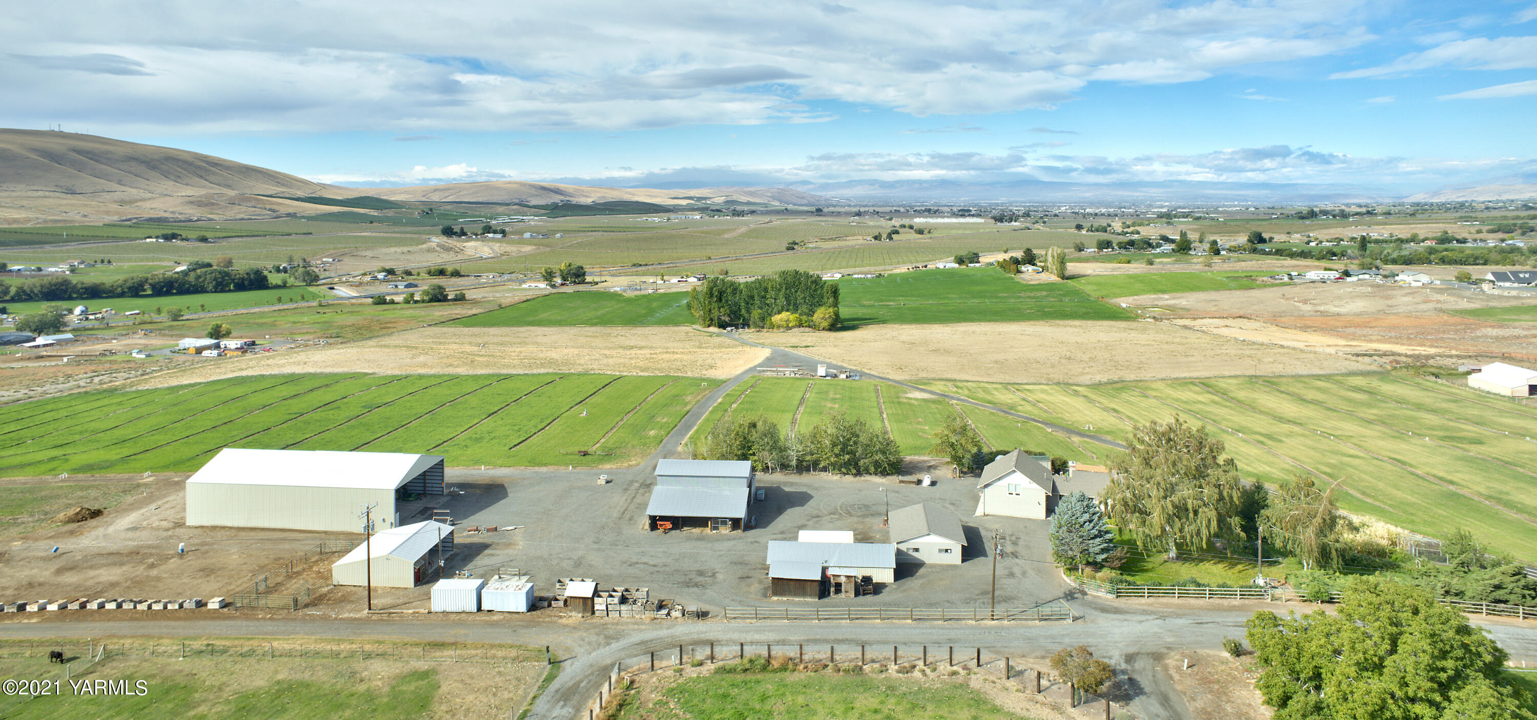350 Hoff Road Moxee, WA 98936 - Photo 33 of 38 an aerial view of a house with big yard