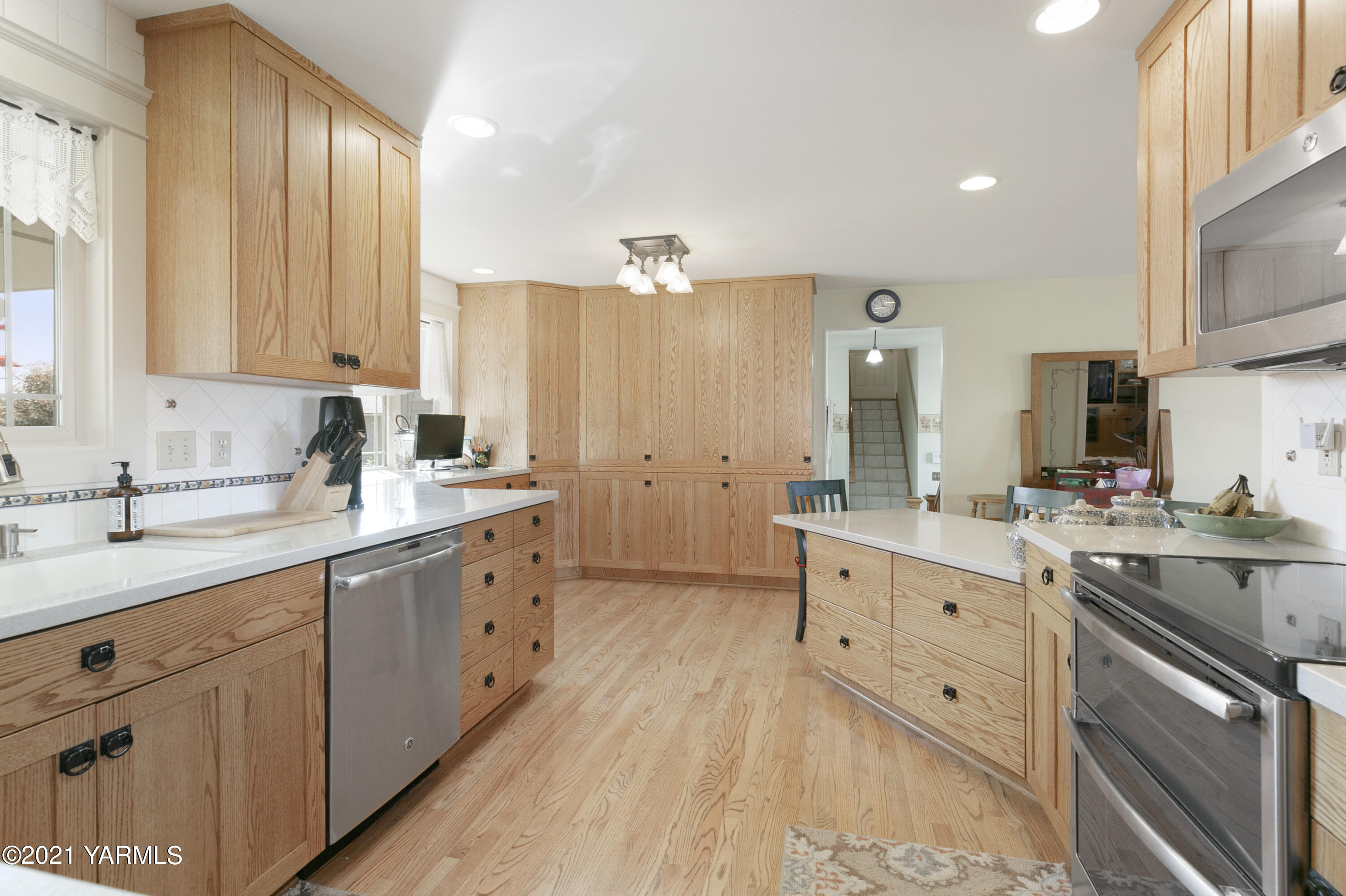 350 Hoff Road Moxee, WA 98936 - Photo 7 of 38 a large kitchen with a lot of counter space and wooden floor