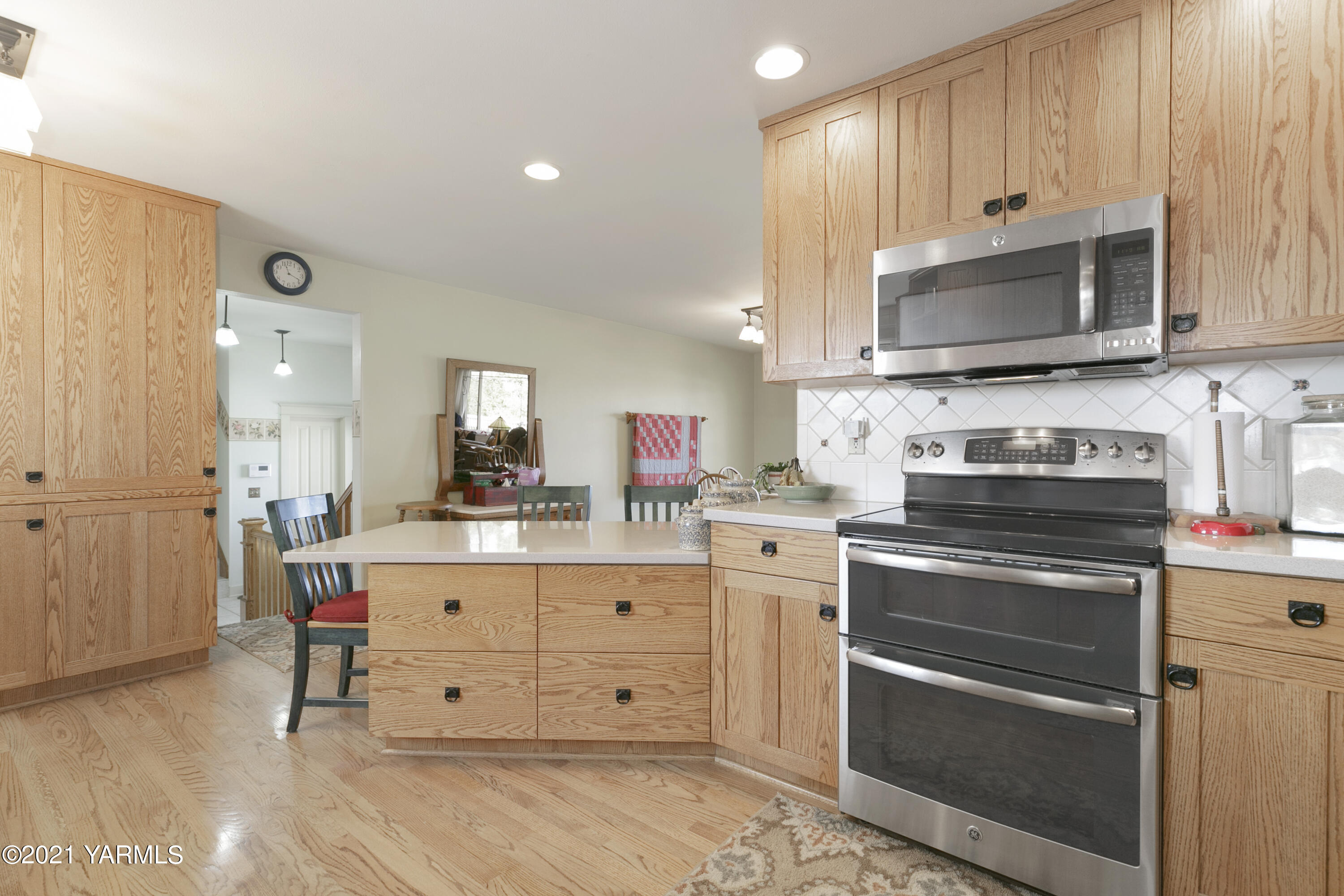 350 Hoff Road Moxee, WA 98936 - Photo 8 of 38 a kitchen with stainless steel appliances granite countertop a stove and a wooden cabinets