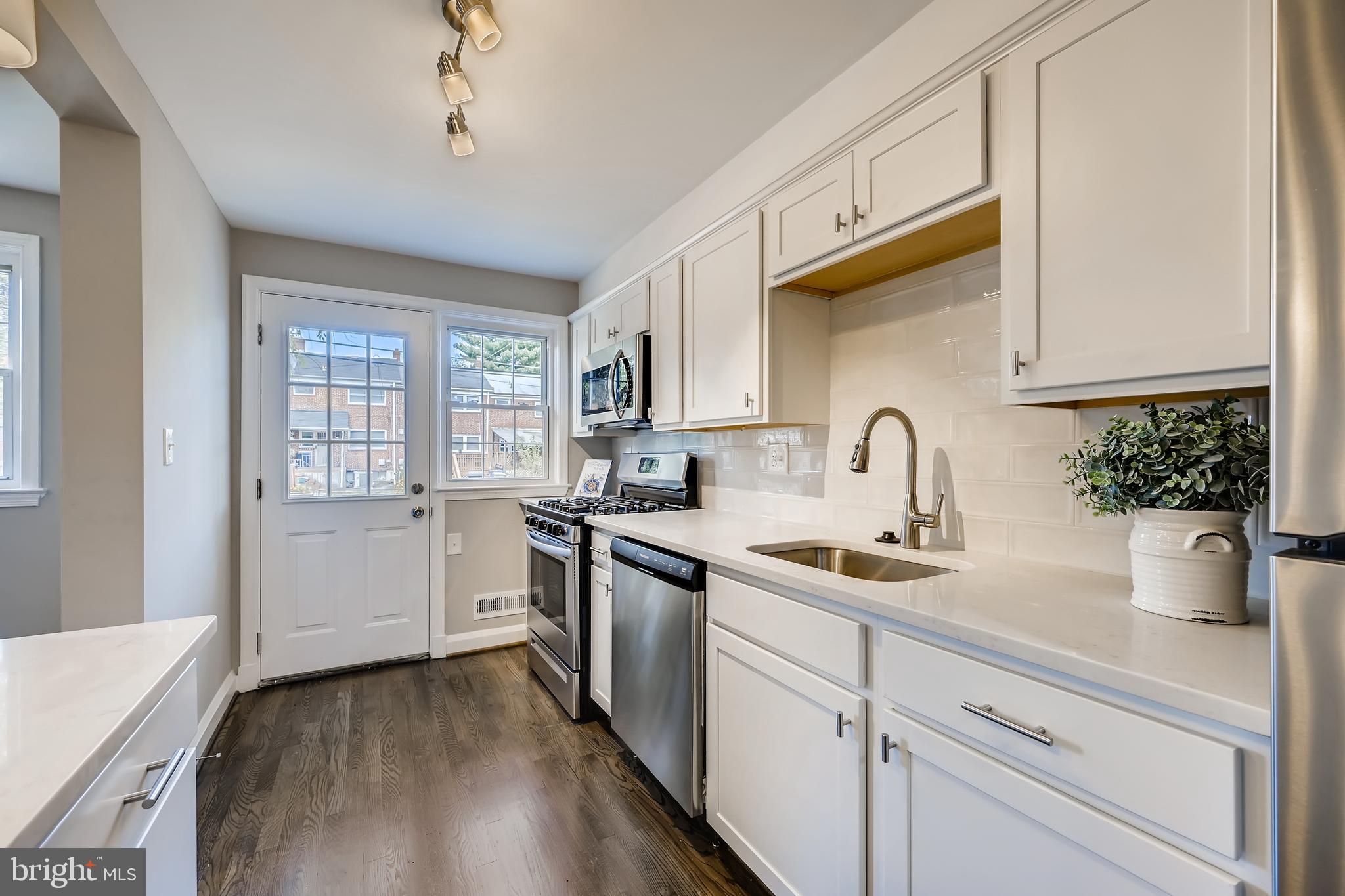 1552 Clairidge Road Baltimore, MD 21207 - Photo 9 of 28