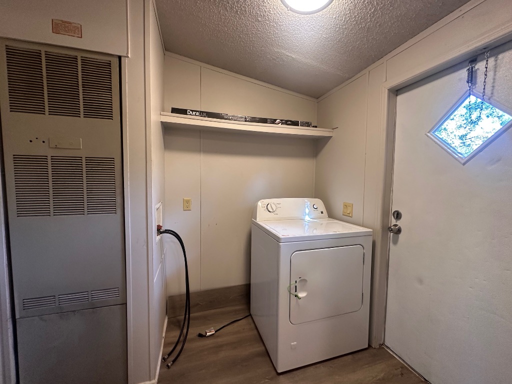 302 Lone Star Road, Unit B Bastrop, TX 78602 - Photo 14 of 17 Laundry room
