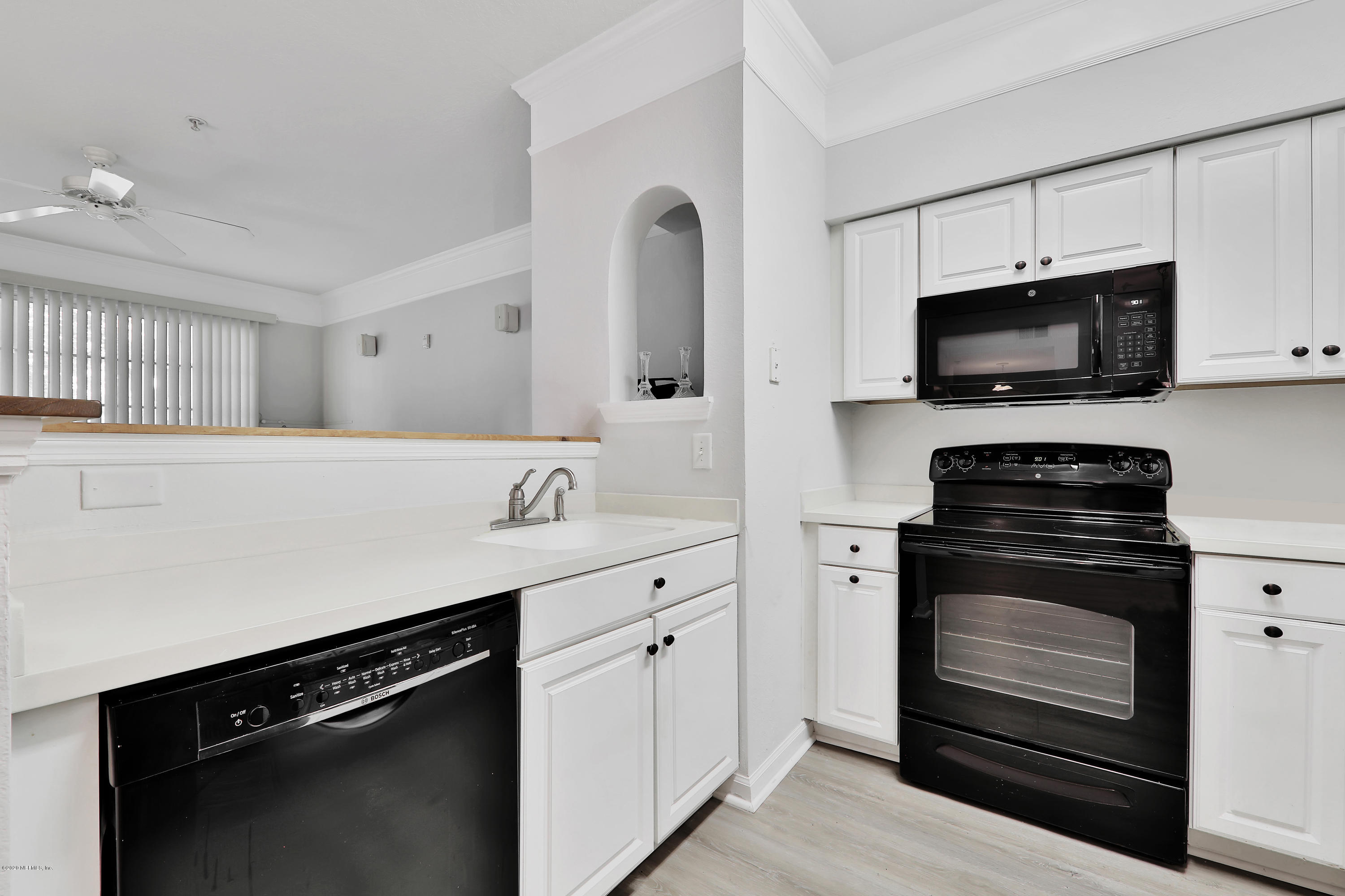 8550 Touchton Road, Unit 514 Jacksonville, FL 32216 - Photo 6 of 18 Kitchen