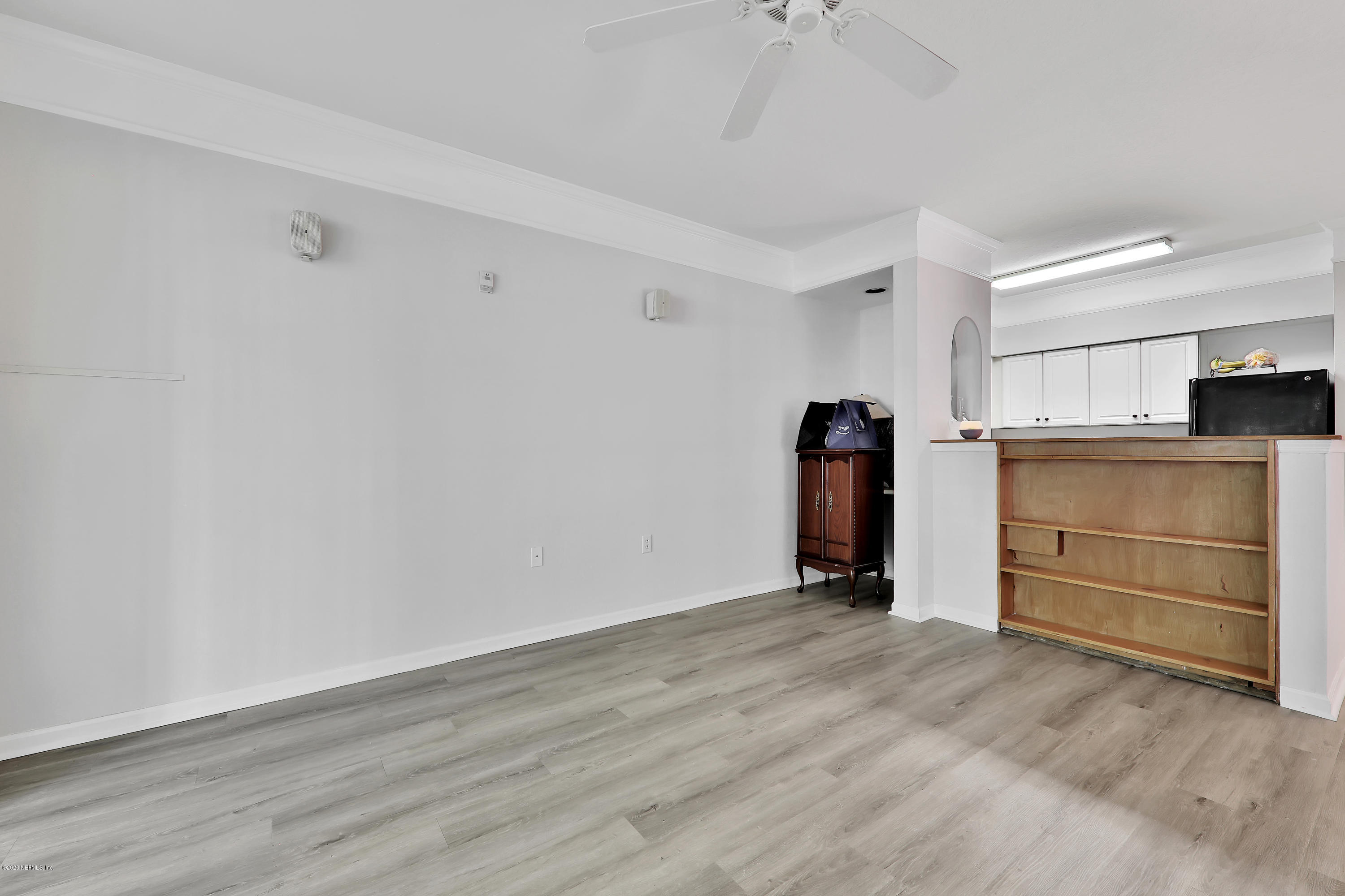 8550 Touchton Road, Unit 514 Jacksonville, FL 32216 - Photo 9 of 18 Living Room