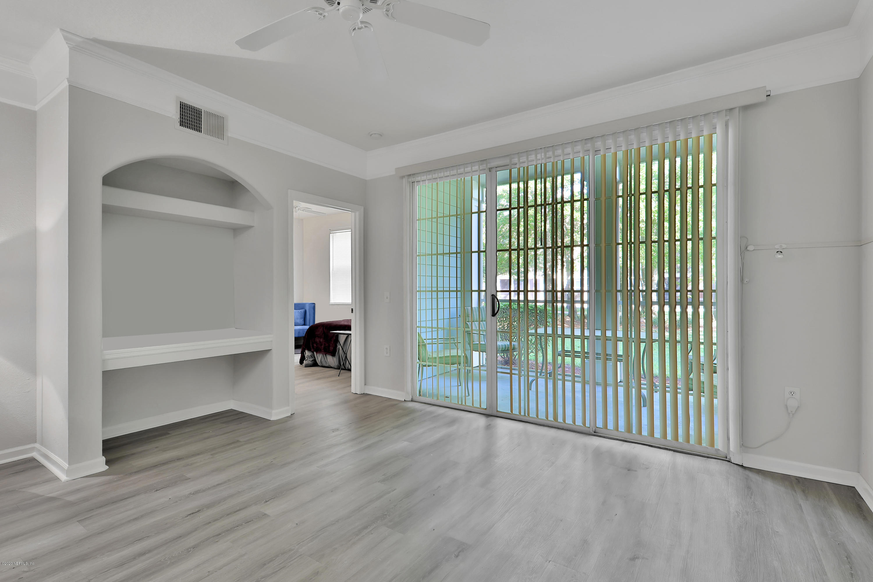 8550 Touchton Road, Unit 514 Jacksonville, FL 32216 - Photo 10 of 18 Living Room