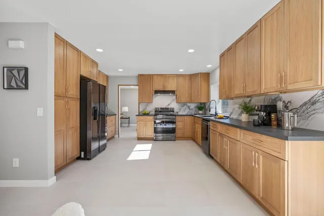 $1,799,000 | 2755 Victoria Avenue, Carlsbad, CA 92010