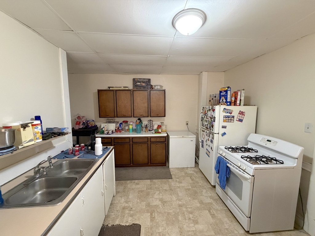 71 Hill Street West Springfield, MA 01089 - Photo 5 of 7