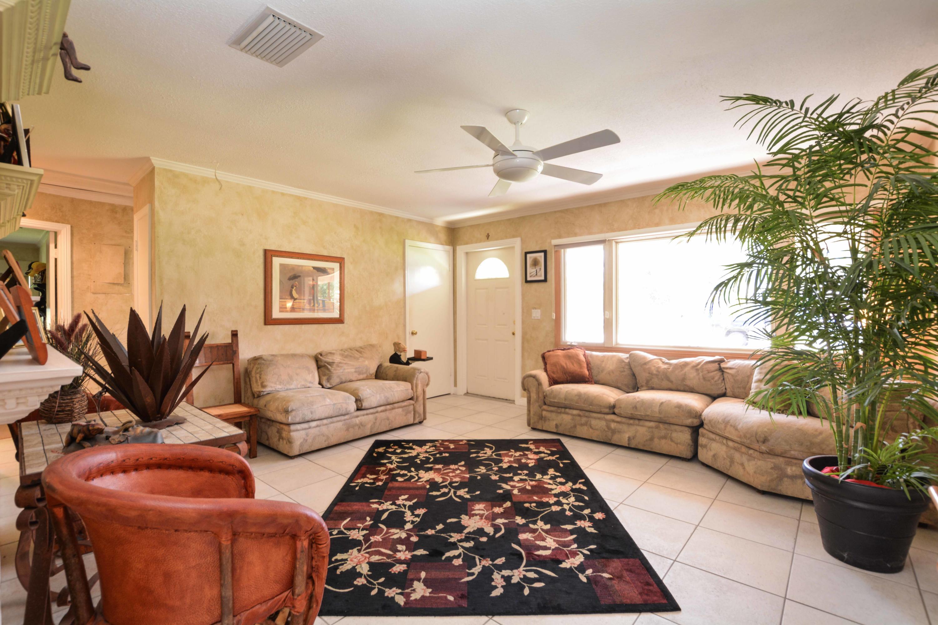 235 Northwest 6th Street Boca Raton, FL 33432 - Photo 5 of 31 235NW6StBocaRatonFL (4 of 29)