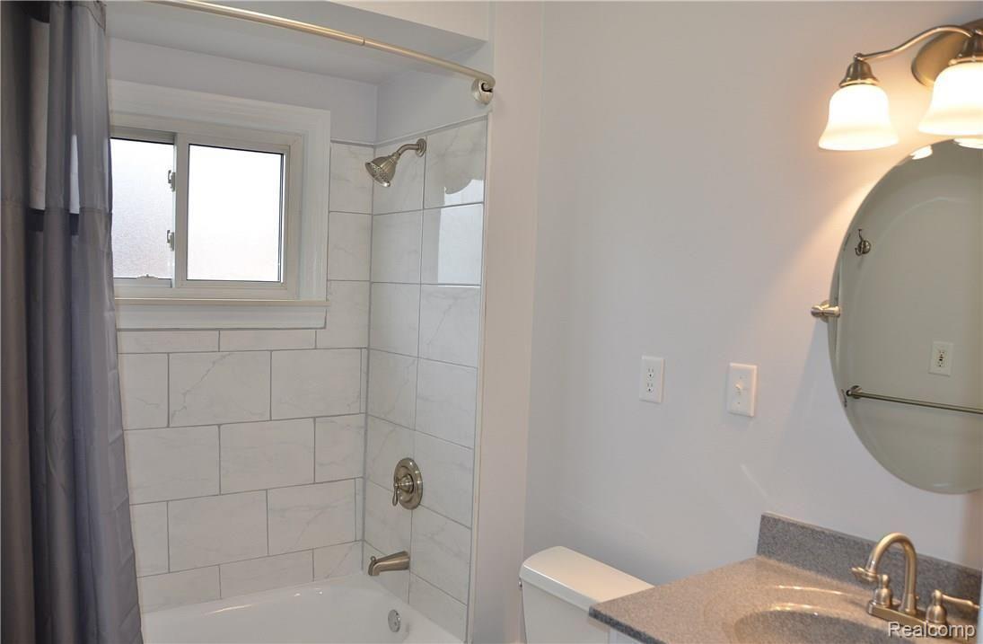 22827 Meridian Road Grosse Ile, MI 48138 - Photo 14 of 21 DSC_2594.JPG