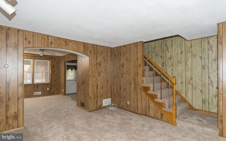 3404 Dunran Road Baltimore, MD 21222 - Photo 3 of 25 Living Room