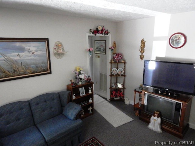 17635 Richmond Road Callao, VA 22435 - Photo 6 of 15 Living Room