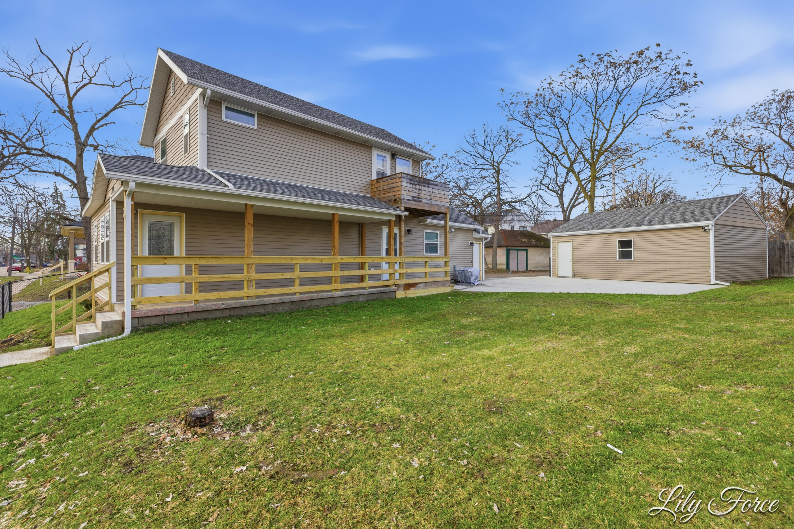 641 Butterworth Street Southwest Grand Rapids, MI 49504 - Photo 2 of 35 641-butterworth-st_002