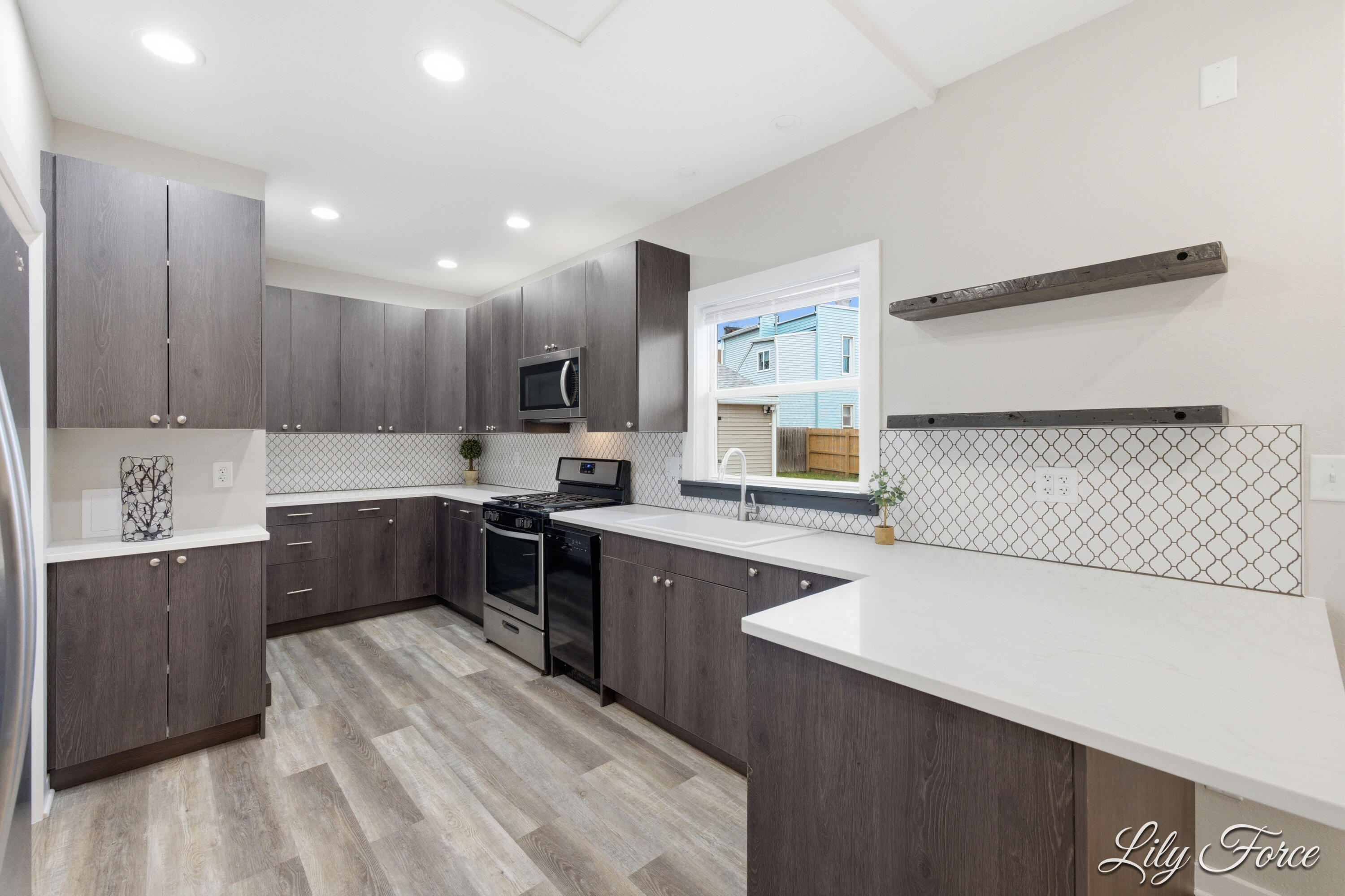 641 Butterworth Street Southwest Grand Rapids, MI 49504 - Photo 3 of 35 641-butterworth-st_010