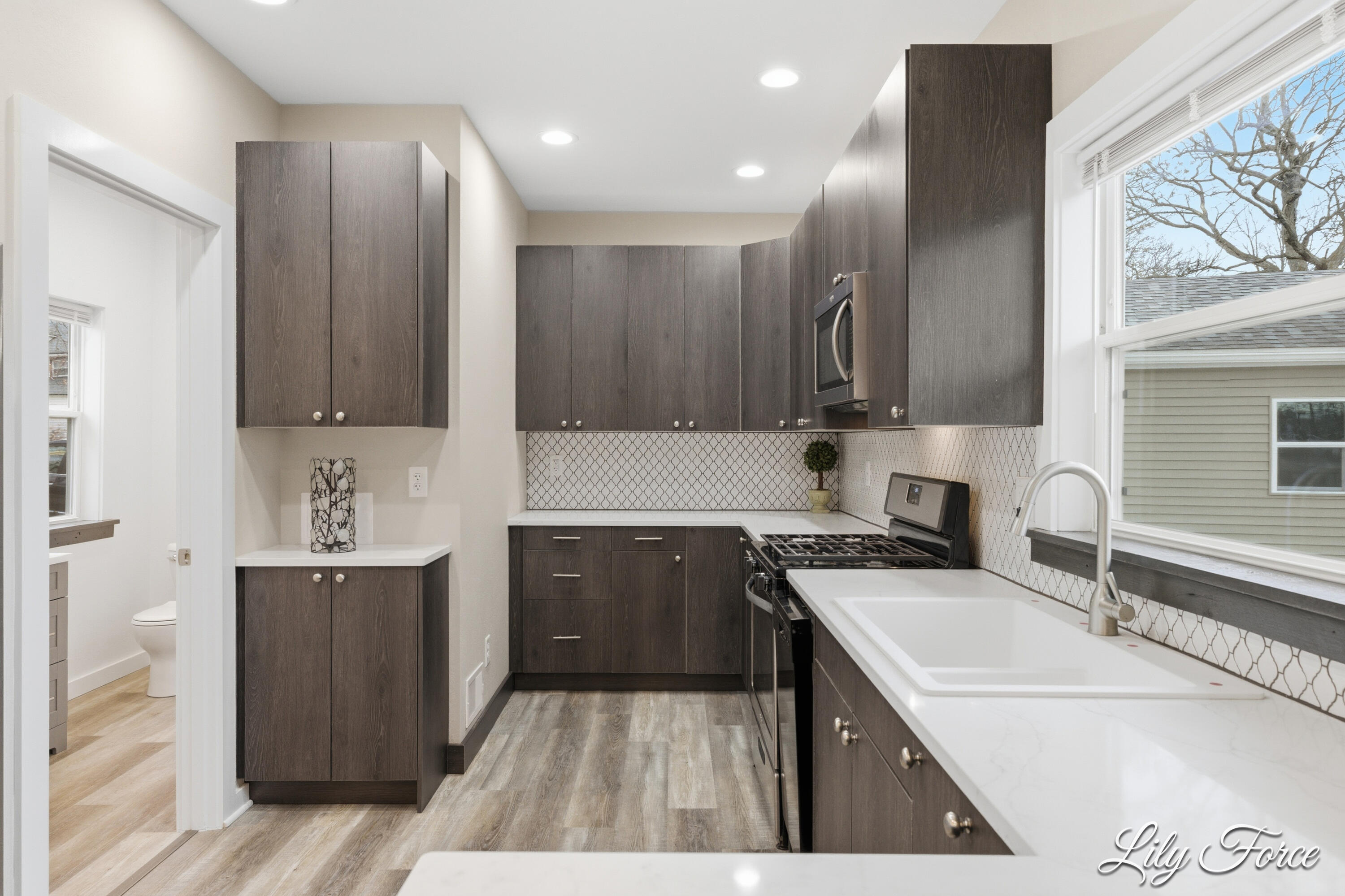 641 Butterworth Street Southwest Grand Rapids, MI 49504 - Photo 4 of 35 641-butterworth-st_018