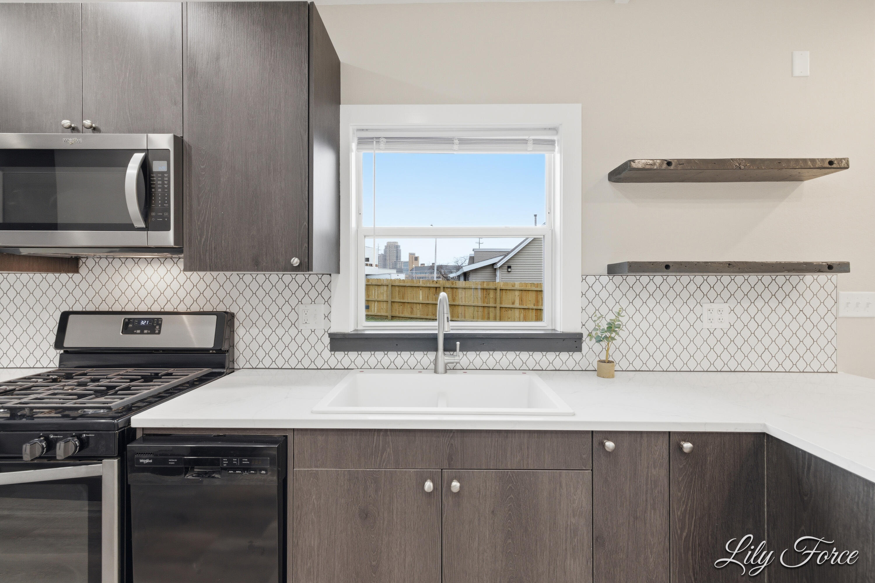 641 Butterworth Street Southwest Grand Rapids, MI 49504 - Photo 5 of 35 641-butterworth-st_011