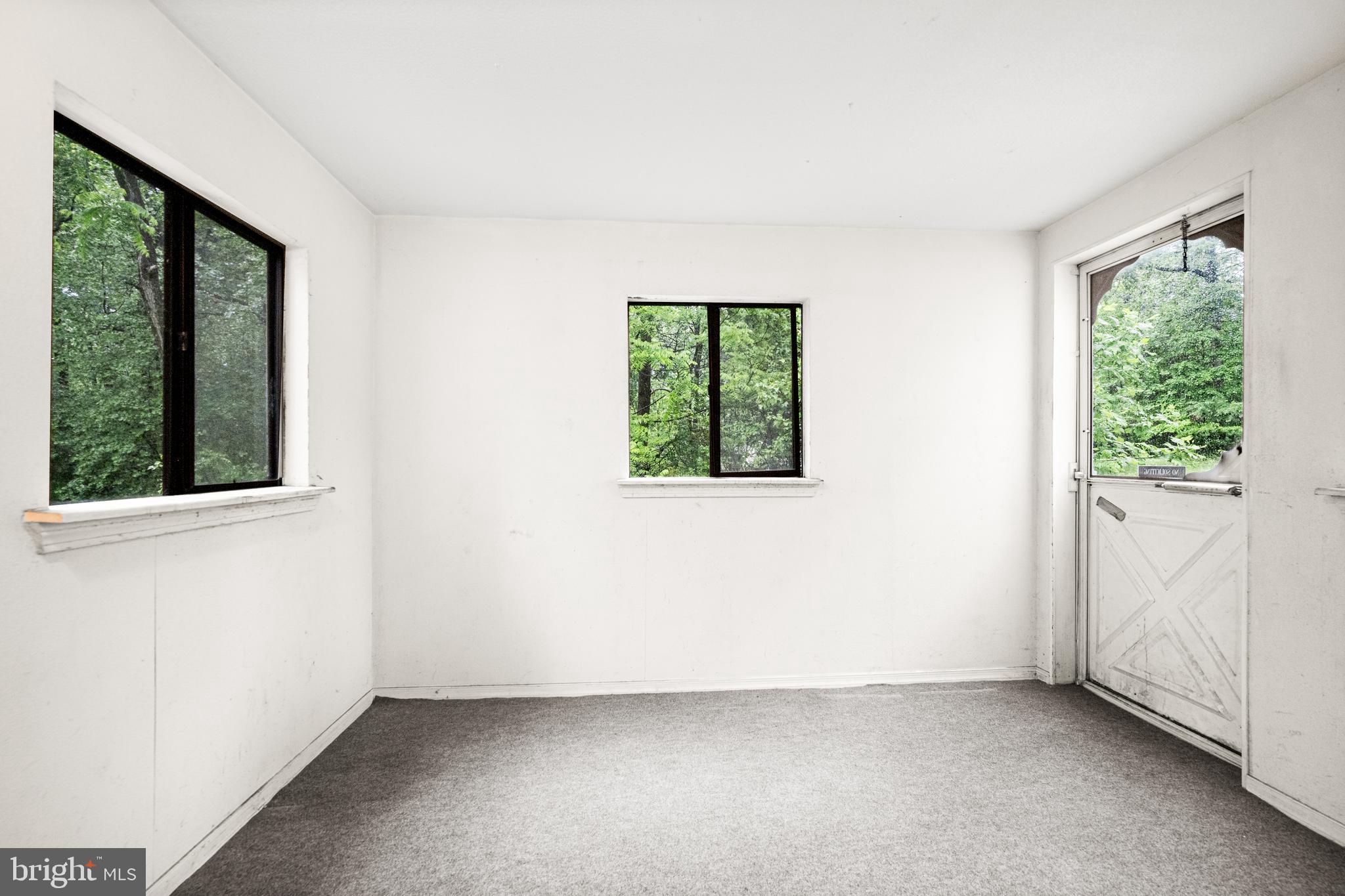 10902 Hammond Drive Laurel, MD 20723 - Photo 28 of 48 an empty room with a window