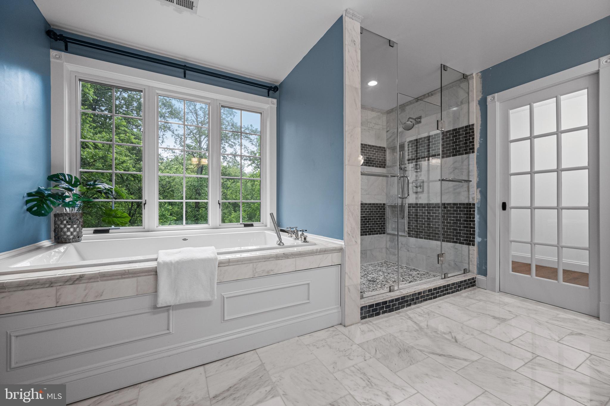 10902 Hammond Drive Laurel, MD 20723 - Photo 5 of 48 a bathroom with a sink and a bathtub