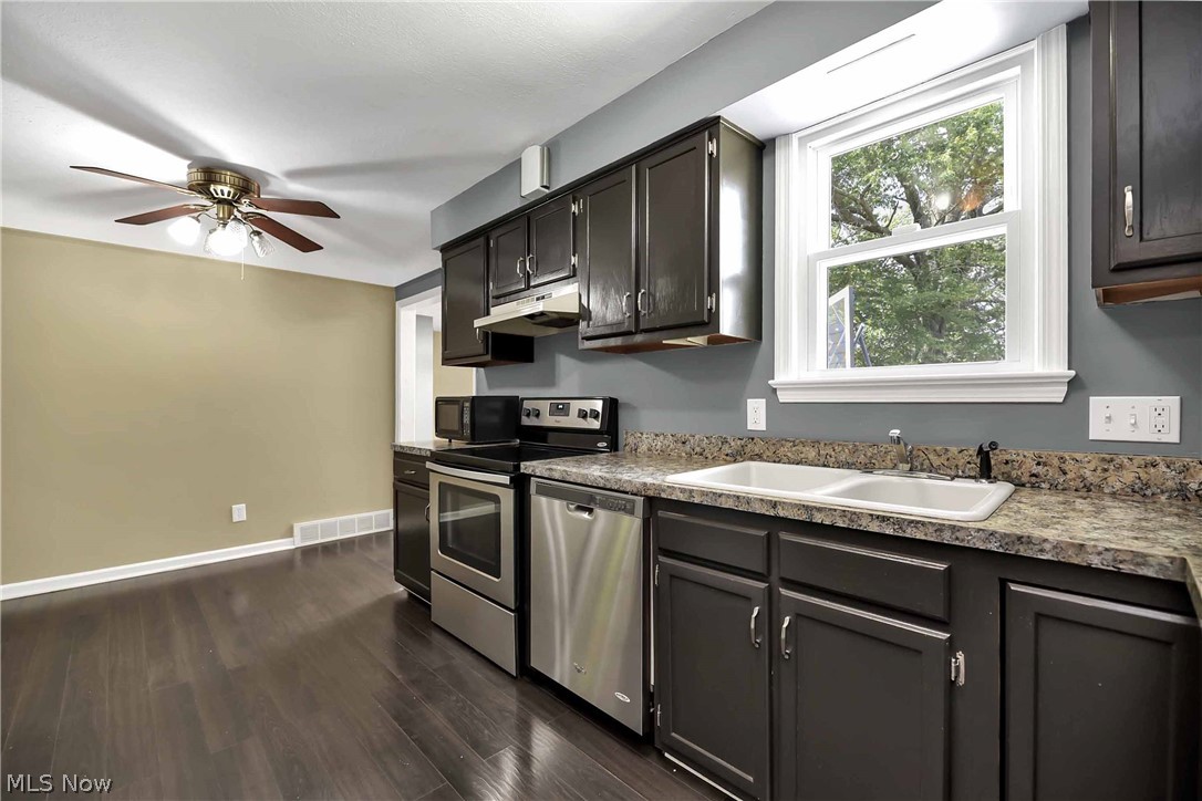 1722 Lorimer Road Cleveland, OH 44134 - Photo 18 of 35