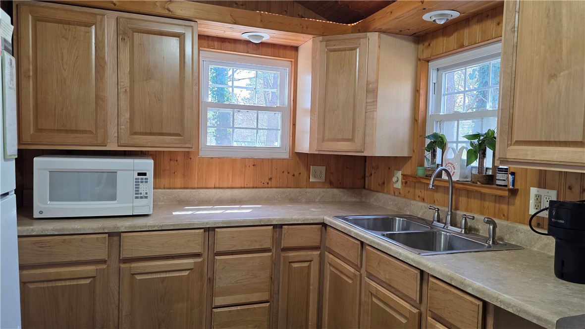 181 Ayoho Road Coventry, RI 02816 - Photo 7 of 13