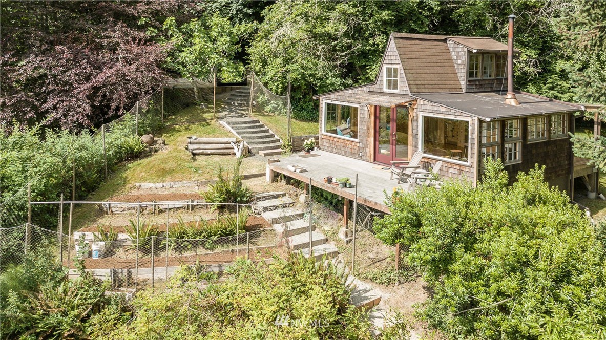 12094 Cunliffe Road Southwest Vashon, WA 98070 - Photo 1 of 25 Gallery Image 1