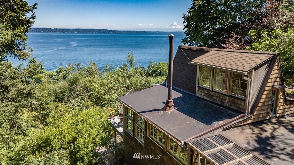 12094 Cunliffe Road Southwest Vashon, WA 98070 - Photo 2 of 25 Gallery Image 2