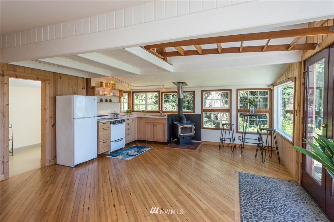 12094 Cunliffe Road Southwest Vashon, WA 98070 - Photo 6 of 25 Gallery Image 6