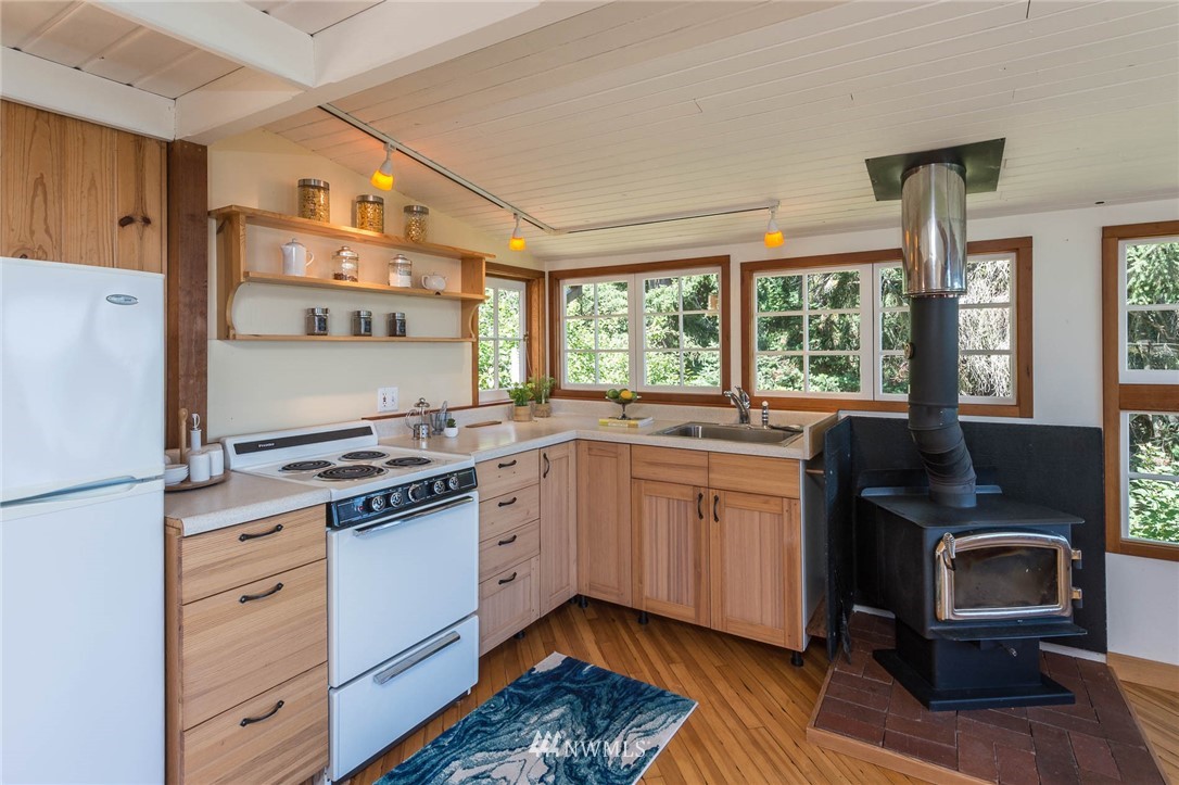 12094 Cunliffe Road Southwest Vashon, WA 98070 - Photo 10 of 25 Gallery Image 10