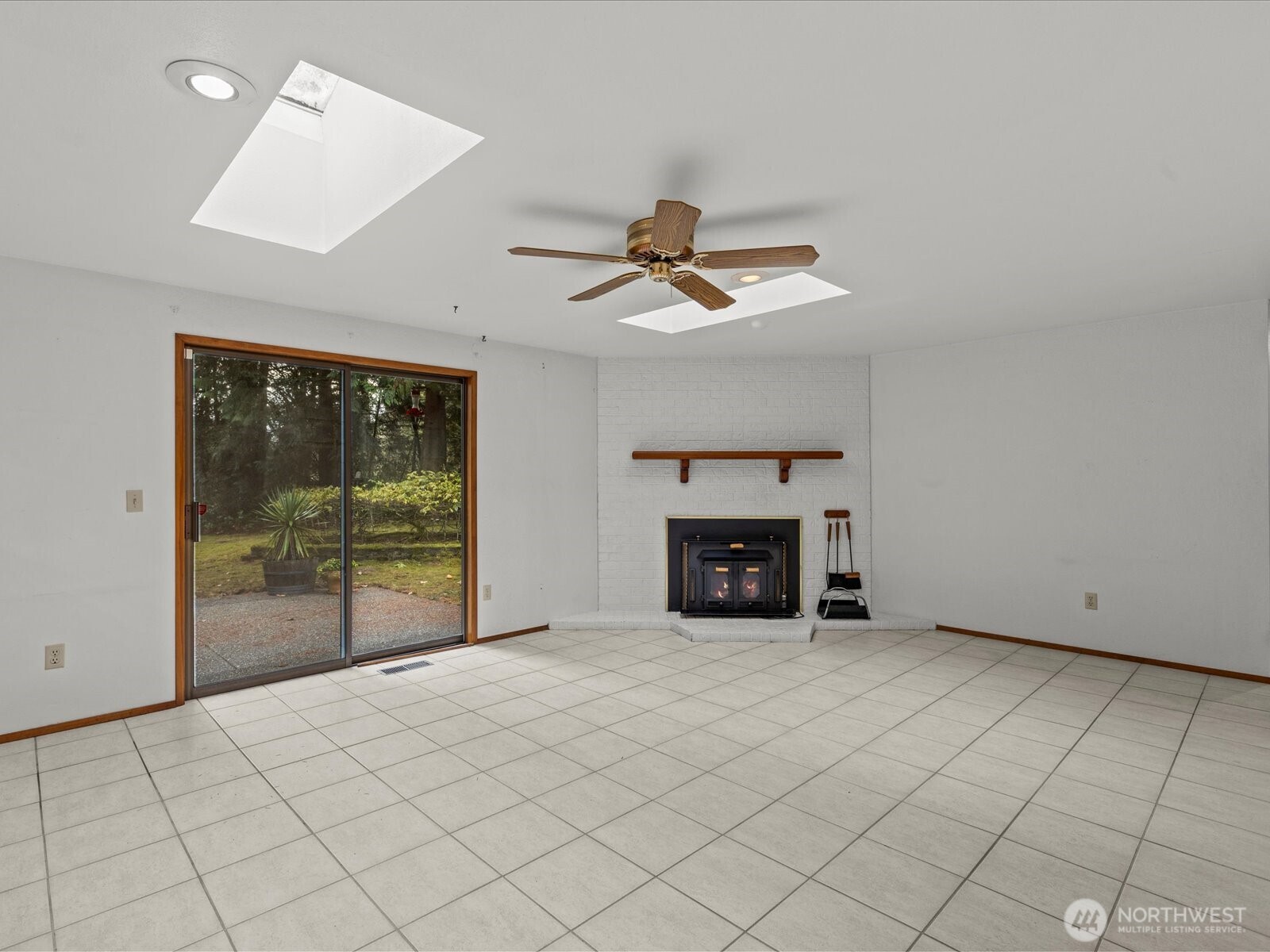 16715 Southeast 235th Street Kent, WA 98042 - Photo 35 of 40