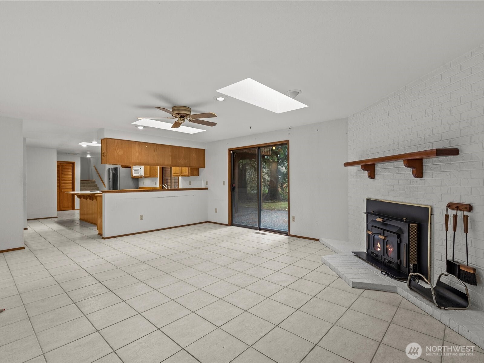 16715 Southeast 235th Street Kent, WA 98042 - Photo 10 of 40