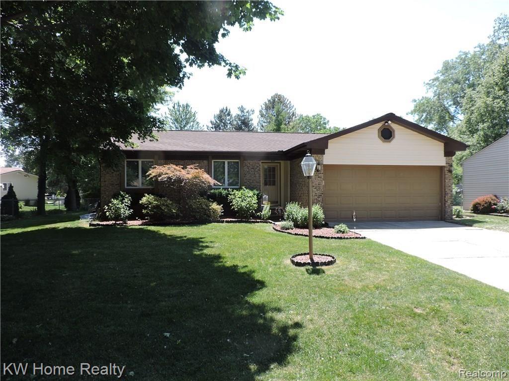 33685 Bostwick Place Farmington Hills, MI 48335 - Photo 1 of 29