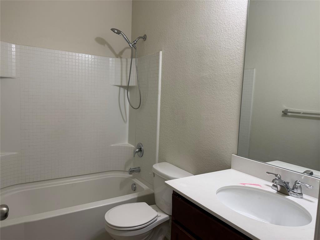 2225 Heaton Street Forney, TX 75126 - Photo 18 of 21 Secondary bathroom.