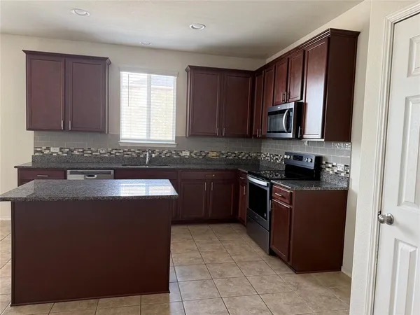 $2,300 | 2225 Heaton Street, Forney, TX 75126