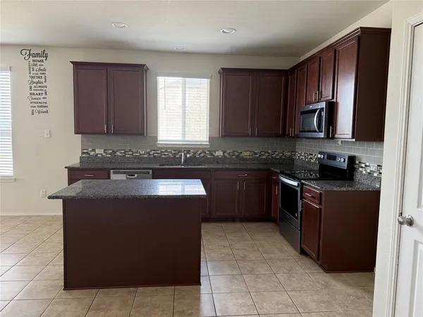 $2,300 | 2225 Heaton Street, Forney, TX 75126