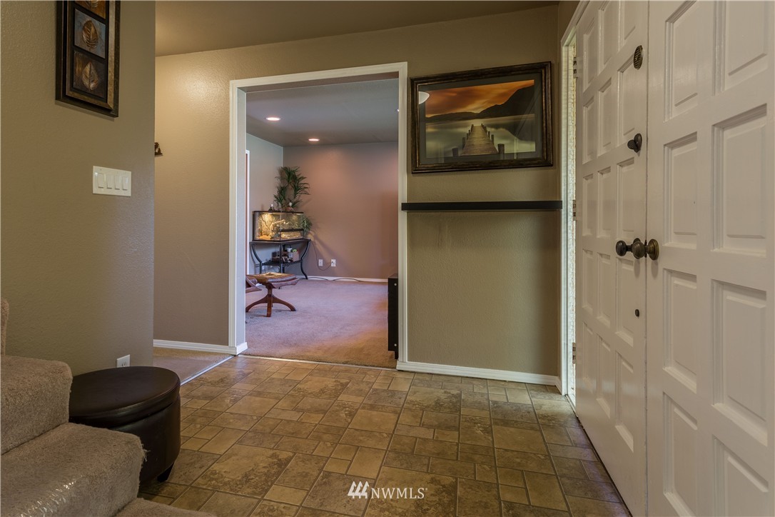 4808 Picnic Point Road Edmonds, WA 98026 - Photo 2 of 25 Gallery Image 2
