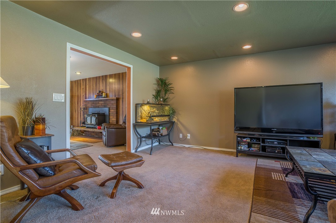 4808 Picnic Point Road Edmonds, WA 98026 - Photo 3 of 25 Gallery Image 3