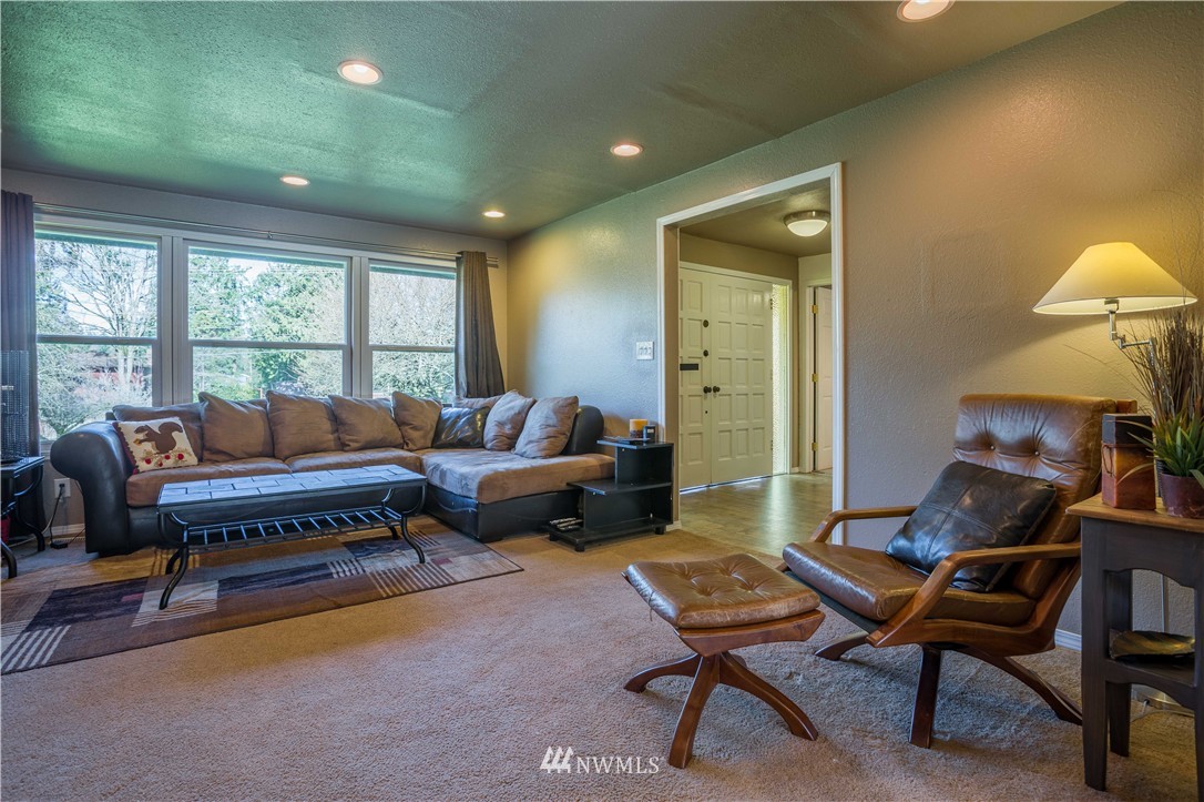 4808 Picnic Point Road Edmonds, WA 98026 - Photo 4 of 25 Gallery Image 4
