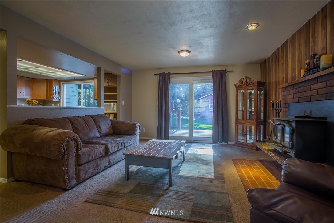 4808 Picnic Point Road Edmonds, WA 98026 - Photo 6 of 25 Gallery Image 6