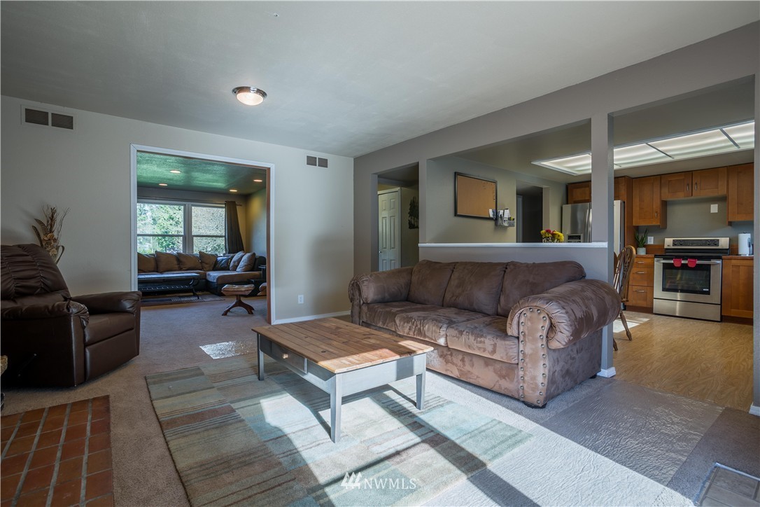 4808 Picnic Point Road Edmonds, WA 98026 - Photo 8 of 25 Gallery Image 8