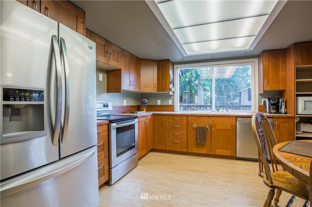 4808 Picnic Point Road Edmonds, WA 98026 - Photo 10 of 25 Gallery Image 10