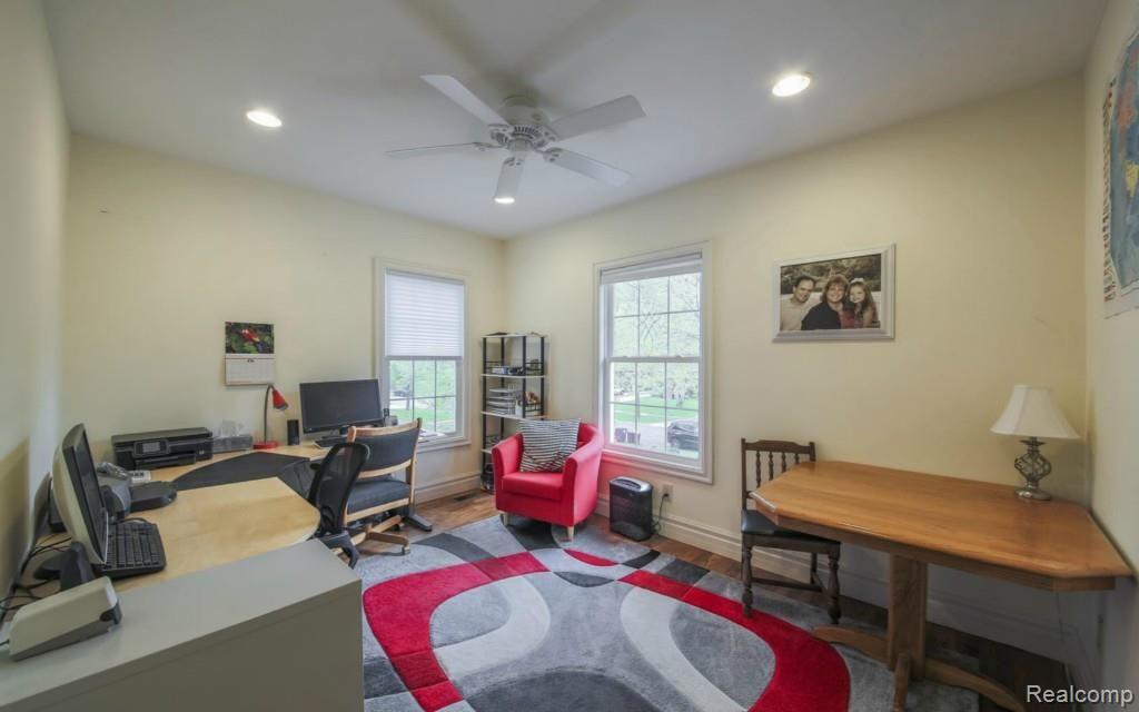 667 Washington Road Grosse Pointe, MI 48230 - Photo 16 of 29 16-photo-web-1680x1050-153595.jpg