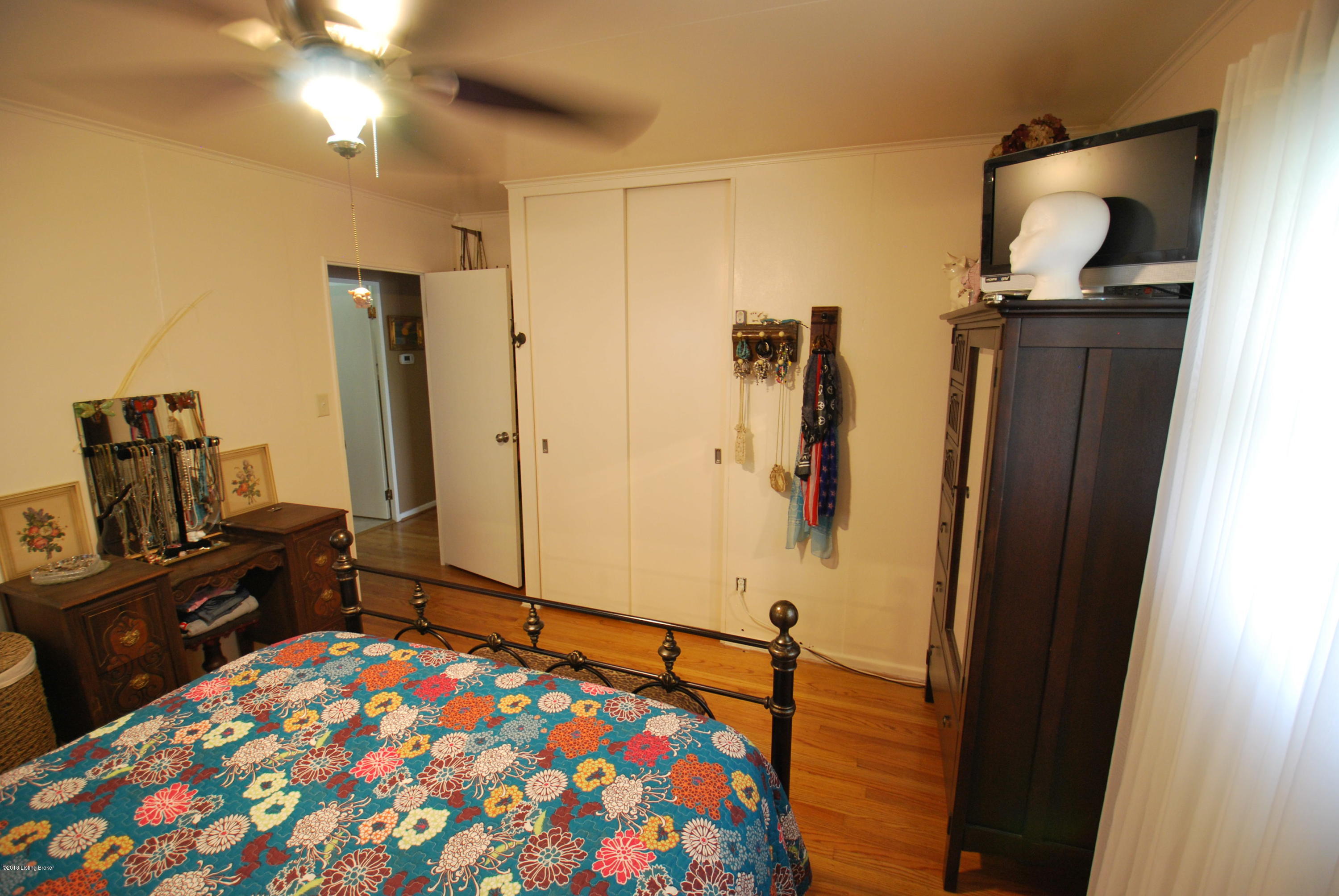 9207 Hunter Road Louisville, KY 40242 - Photo 23 of 36 Bedroom