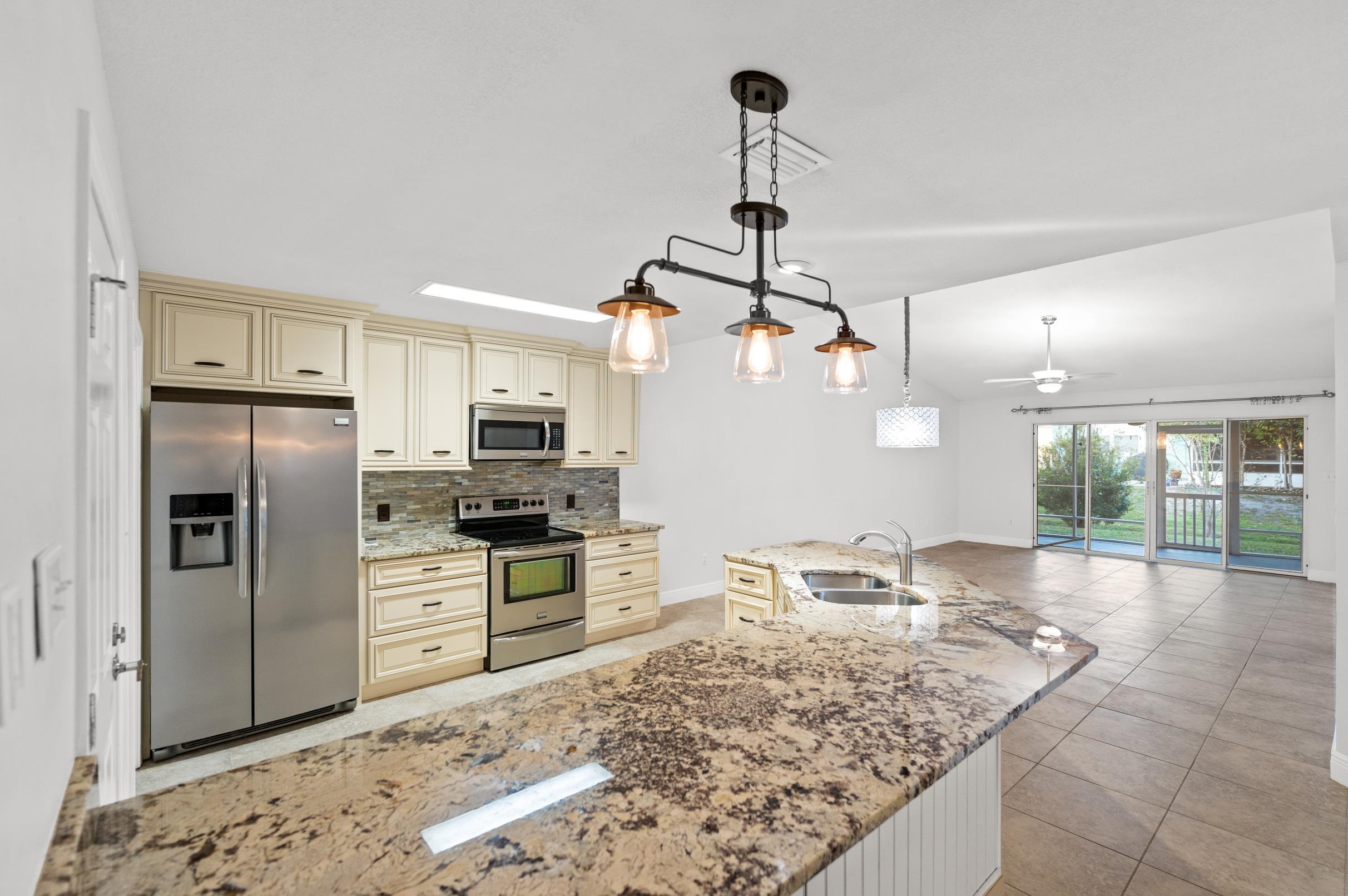 3200 Loop Road, Unit 78 Orange Beach, AL 36561 - Photo 7 of 34 Kitchen