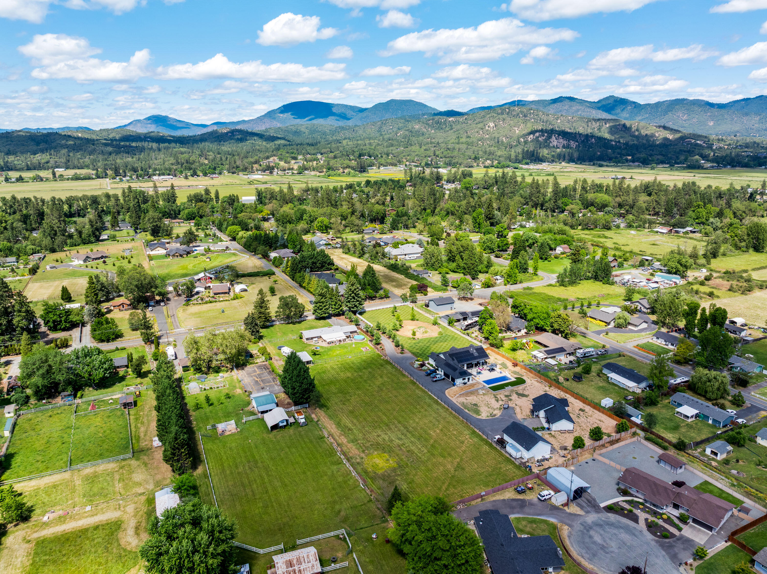 2821 South River Road Grants Pass, OR 97527 - Photo 49 of 51 04-DRONE (4 of 10)