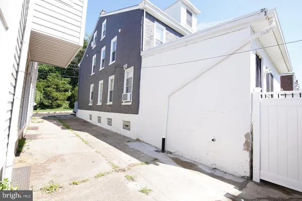 $1,350 | 409 Hermitage Street, Unit 2, Philadelphia, PA 19128